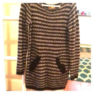 Nice with leggings and it has pockets !!!!